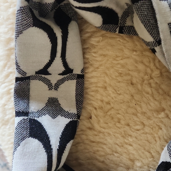 NWT Coach Tonal Signature Wool Knit Scarf 🖤🧣 - Picture 3 of 13